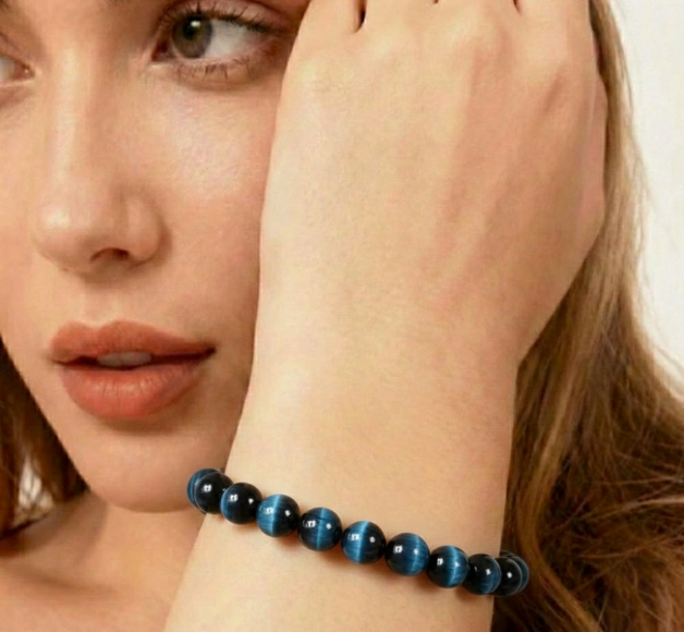 "Lord of the Night": The elegance of glossy black.